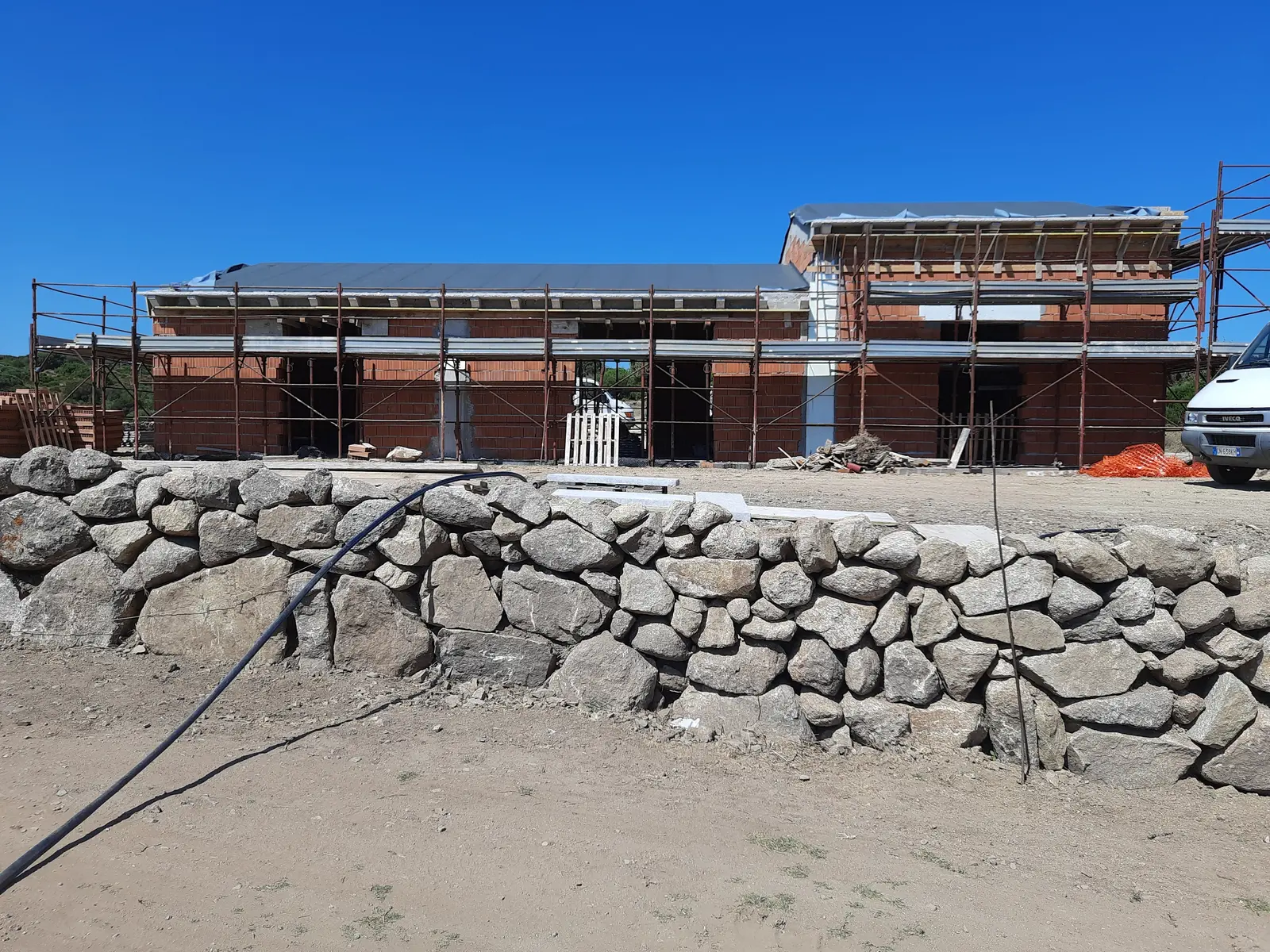 Murature e copertura dell’annesso rustico in costruzione