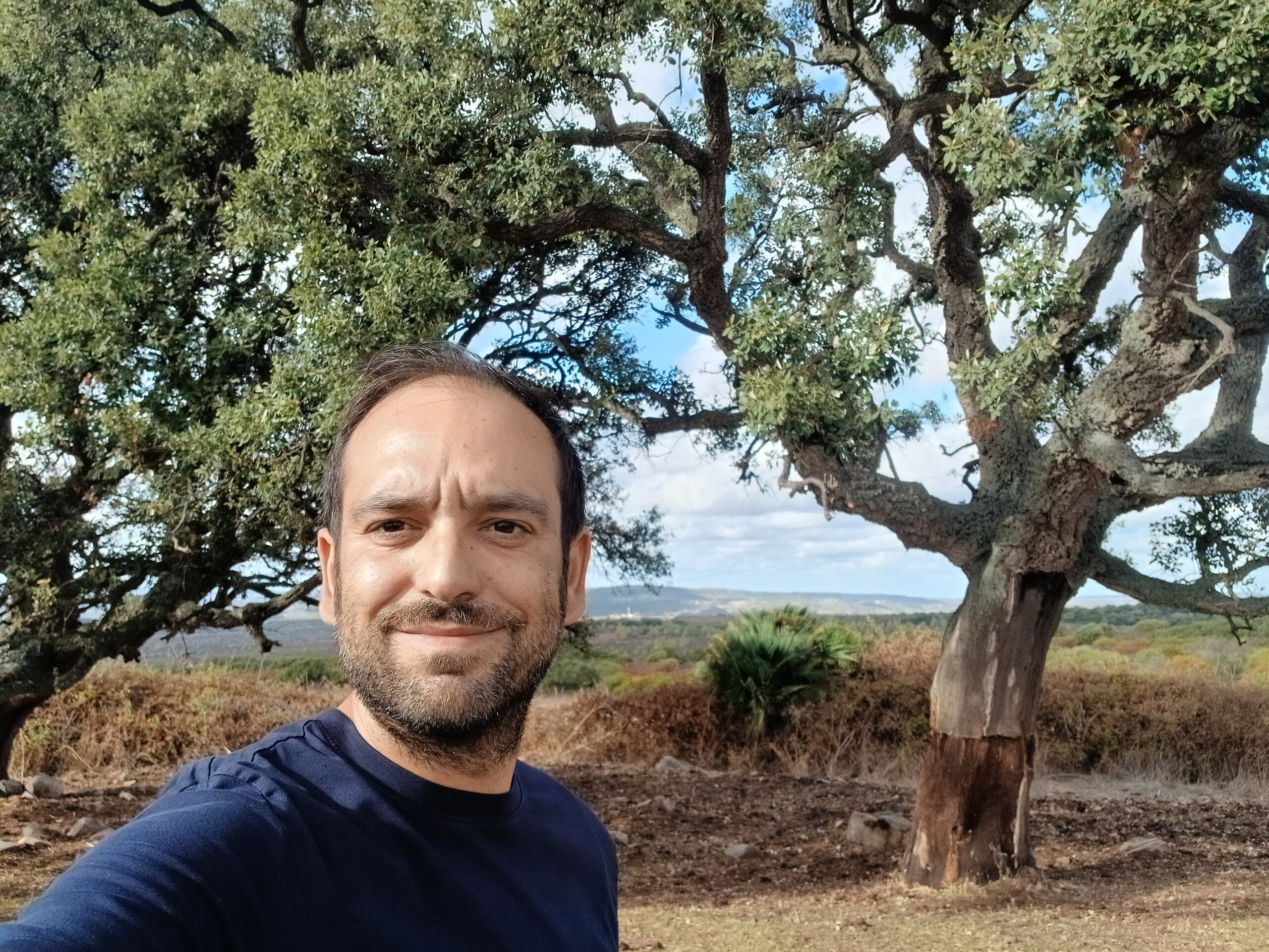 Giuseppe Spada durante un sopralluogo nel territorio rurale di Putifigari